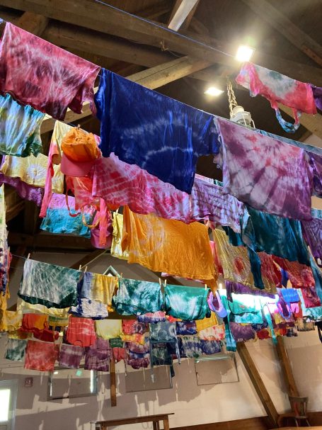 action painting im biergarten zur bunt statt braun initiative schneverdingen
